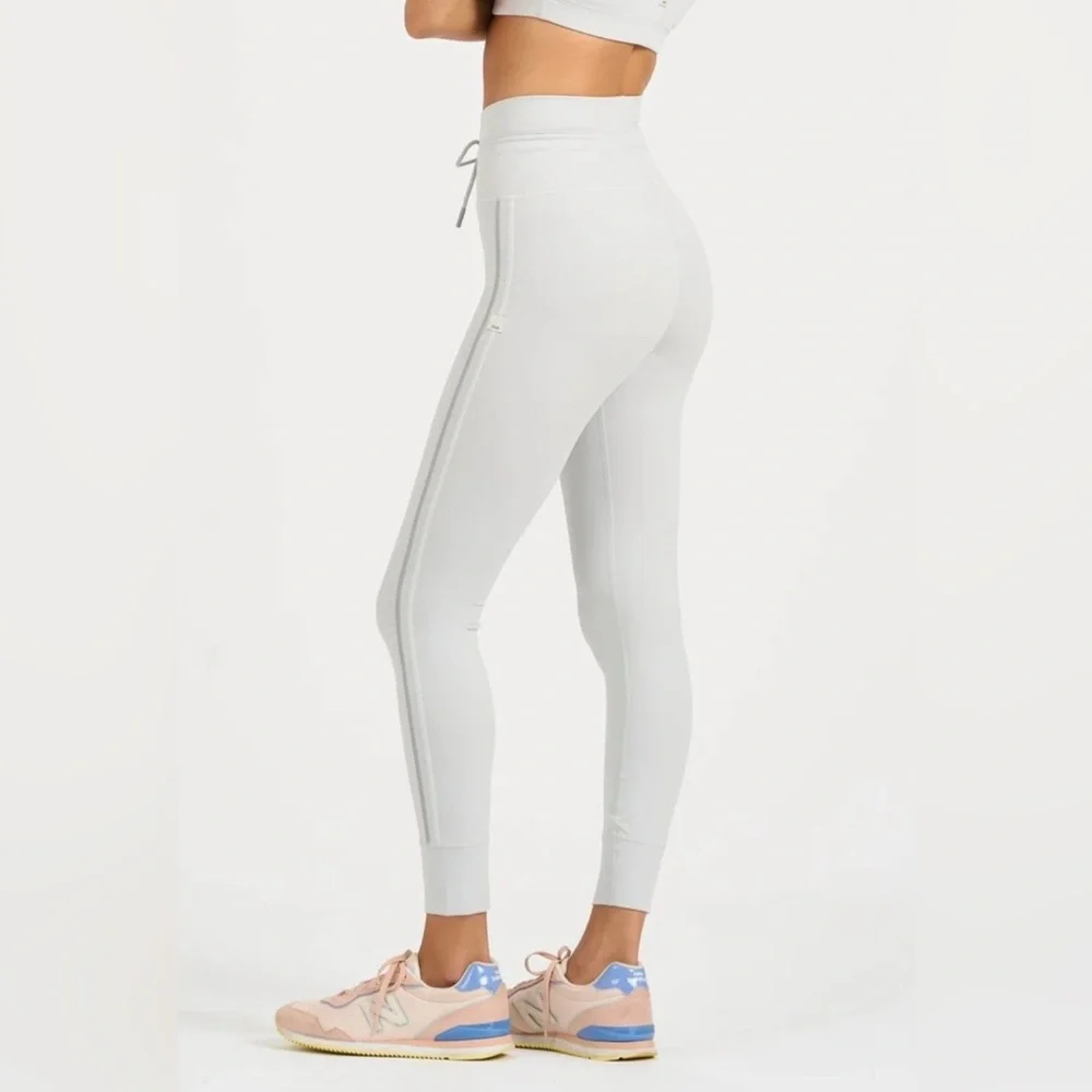 Vuori Women's Soft Gray High-Waisted Leggings - Picture 2 of 10